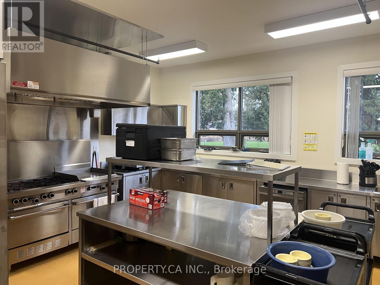 717 Centre Road, Hamilton, Ontario  L8B 0E4 - Photo 8 - X12552830