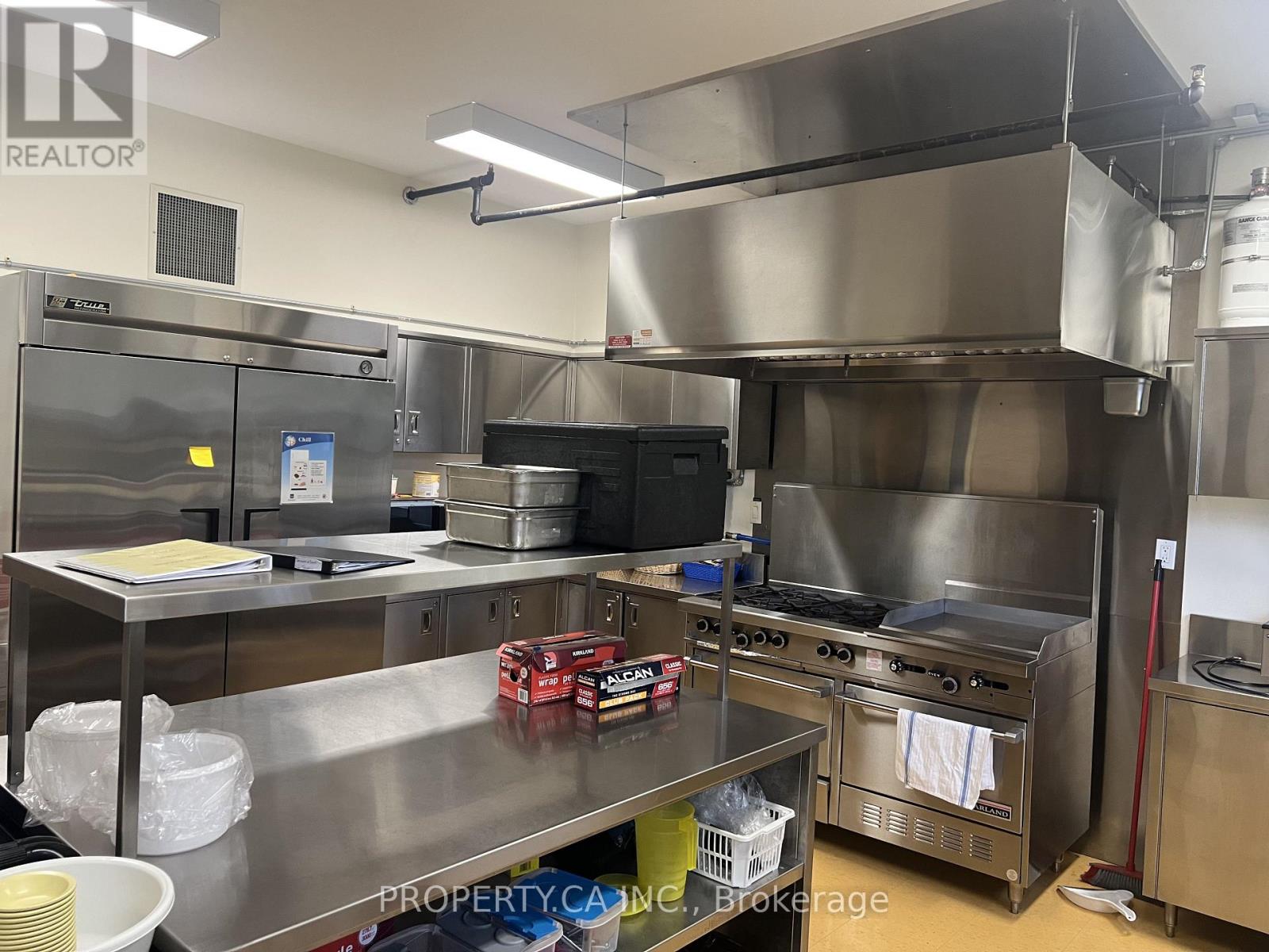 717 Centre Road, Hamilton, Ontario  L8B 0E4 - Photo 9 - X12552830