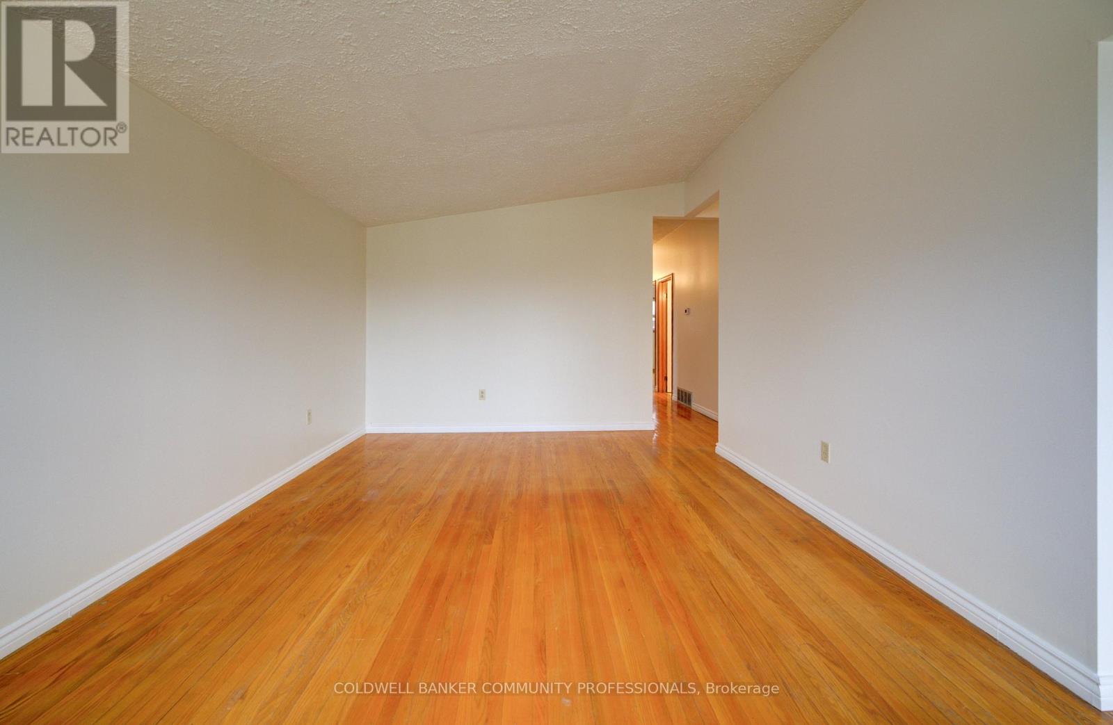 6 Jasmine Street, Hamilton, Ontario  L8V 2M9 - Photo 10 - X12552880