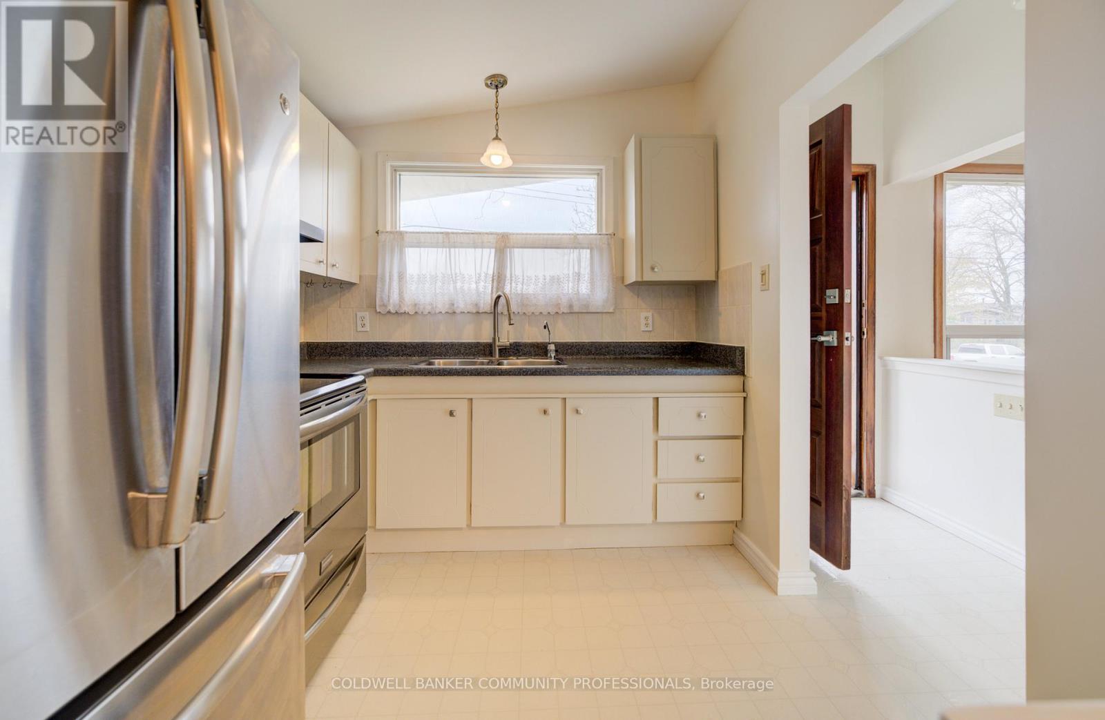 6 Jasmine Street, Hamilton, Ontario  L8V 2M9 - Photo 12 - X12552880