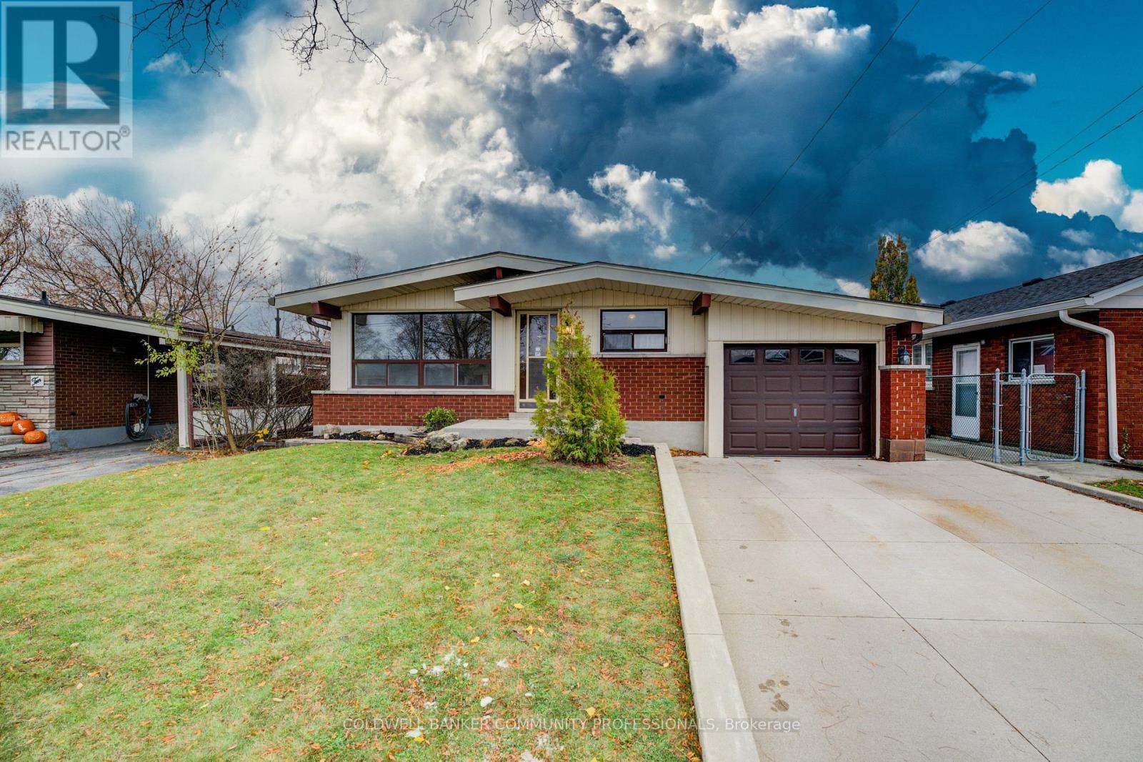 6 Jasmine Street, Hamilton, Ontario  L8V 2M9 - Photo 2 - X12552880