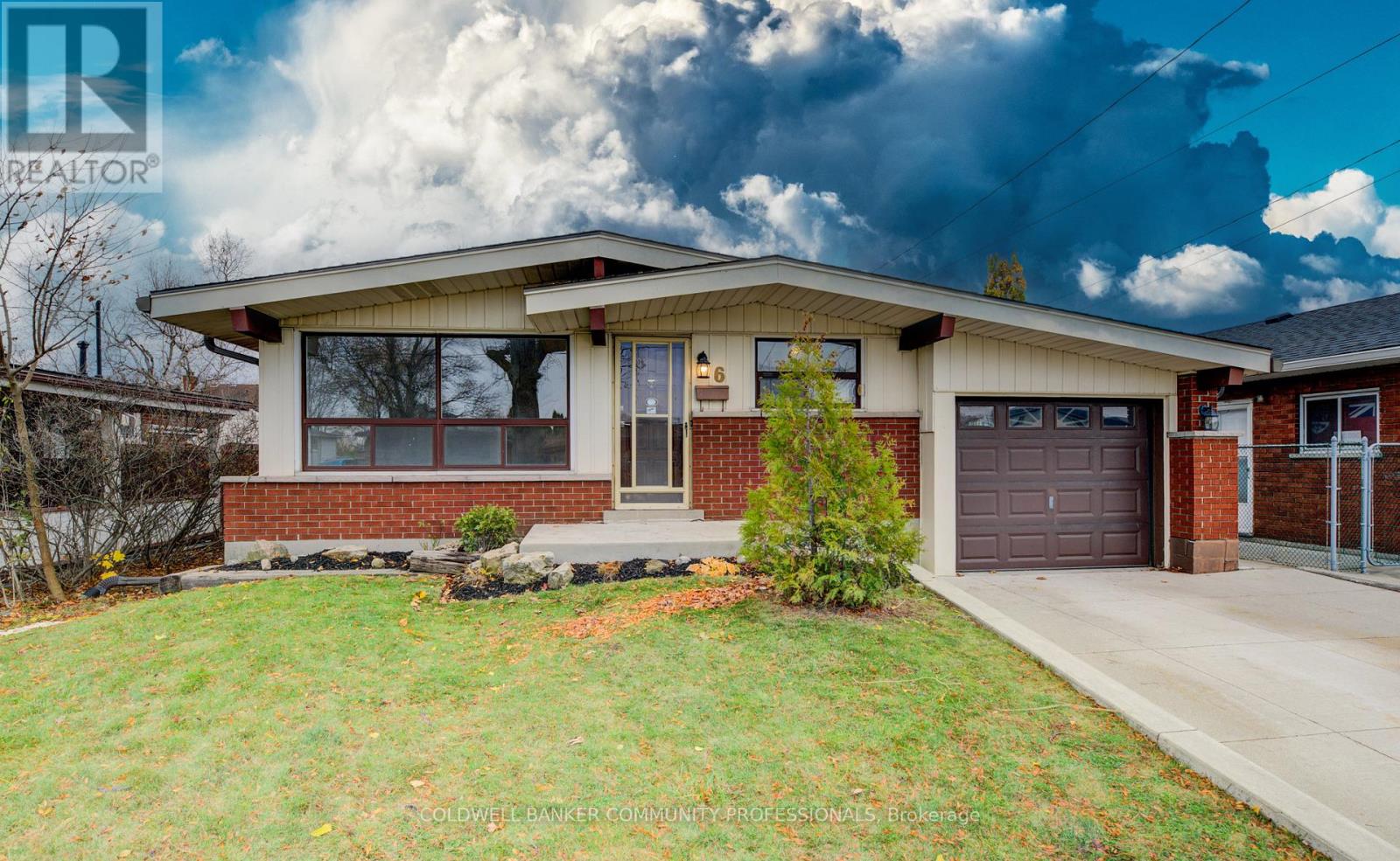 6 Jasmine Street, Hamilton, Ontario  L8V 2M9 - Photo 3 - X12552880