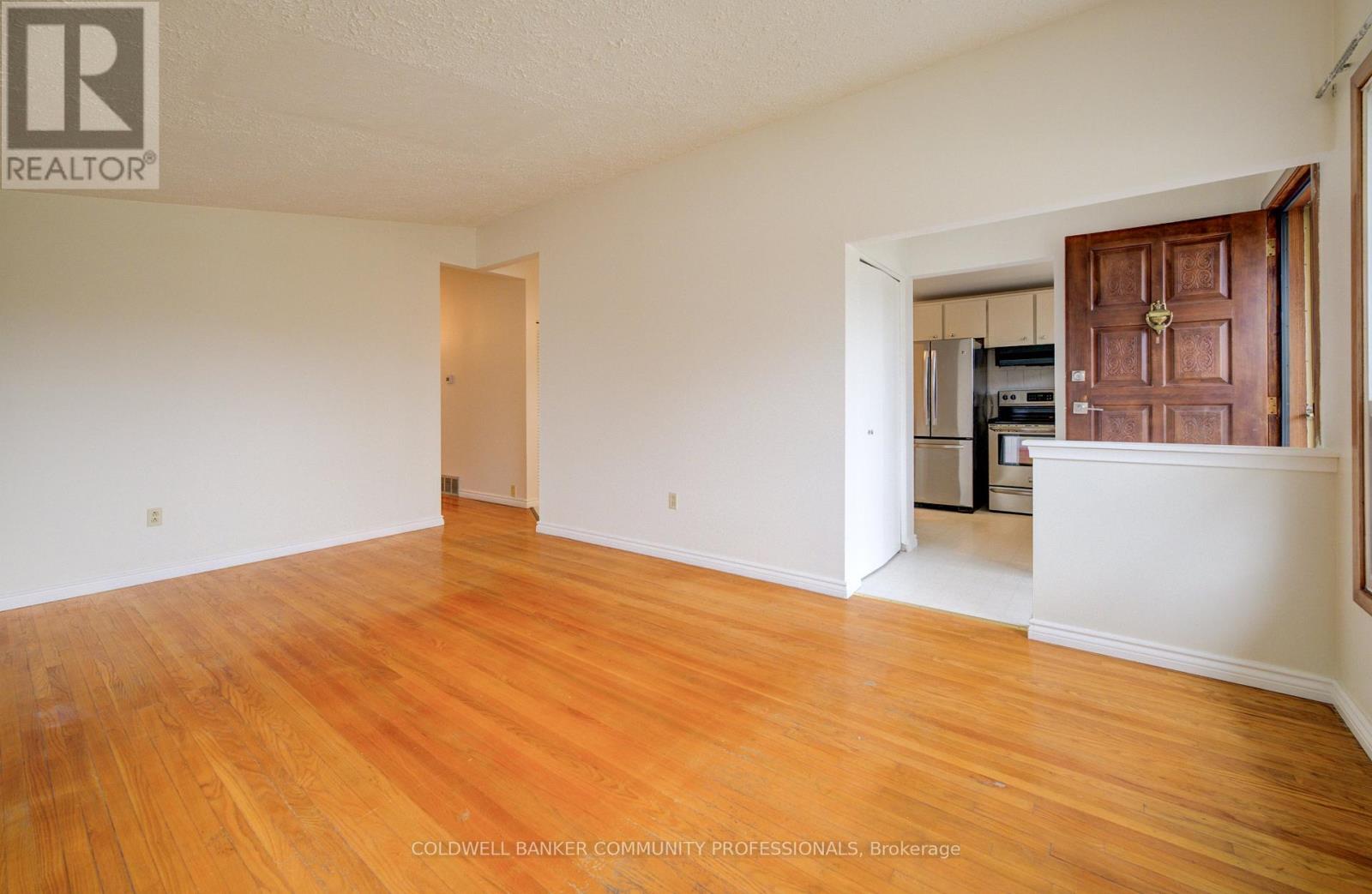 6 Jasmine Street, Hamilton, Ontario  L8V 2M9 - Photo 9 - X12552880