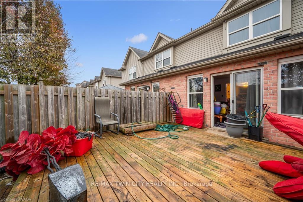 21 Brookfield Crescent, Kitchener, Ontario  N2E 0A6 - Photo 6 - X12552882