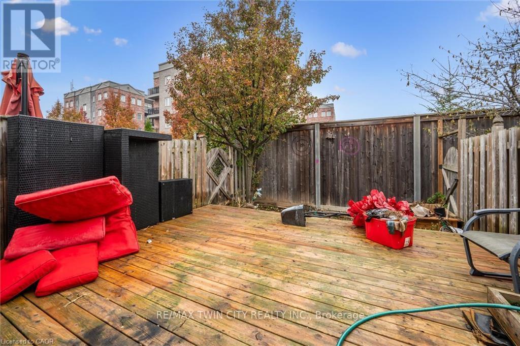 21 Brookfield Crescent, Kitchener, Ontario  N2E 0A6 - Photo 7 - X12552882