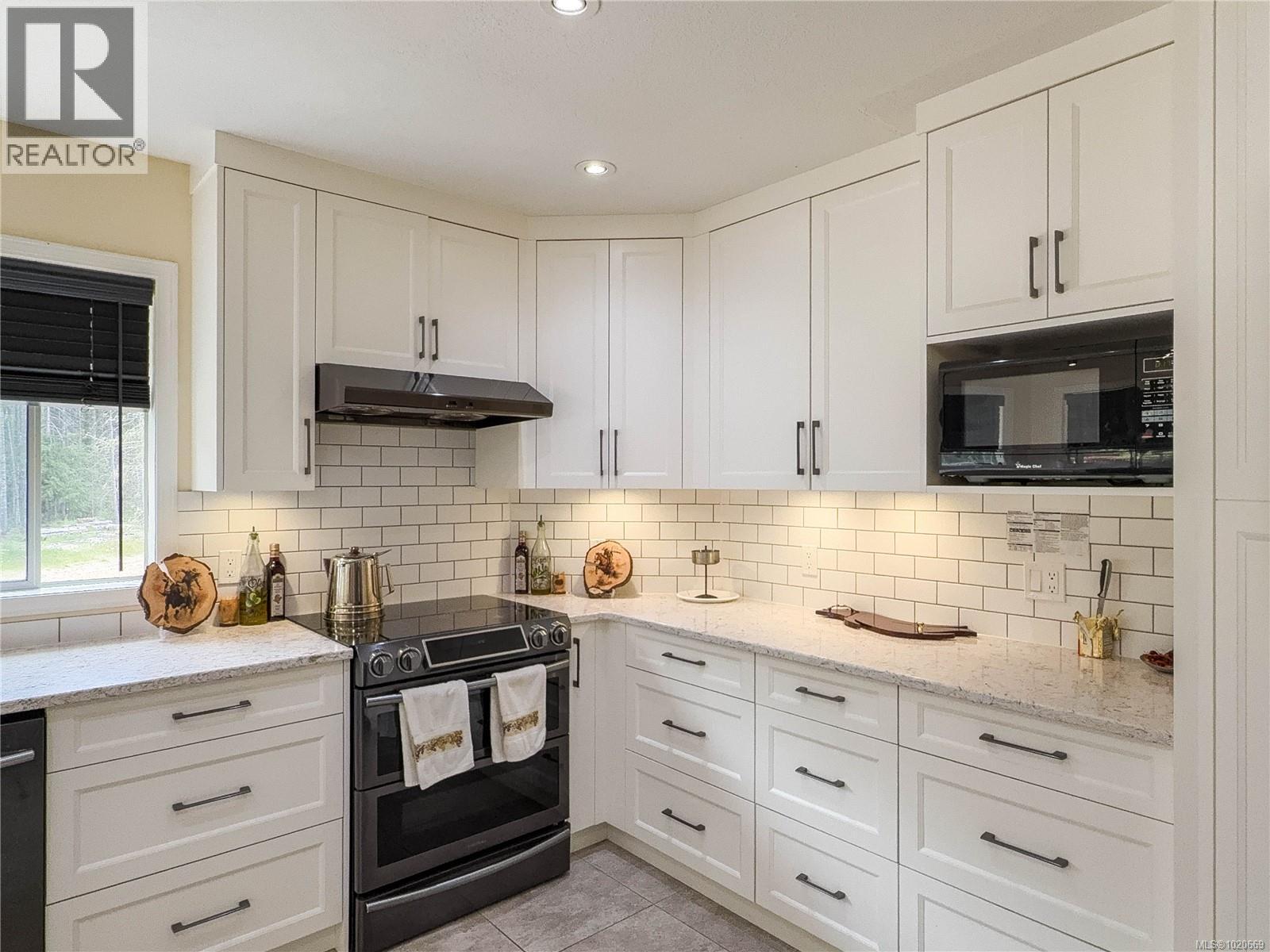 Property at 2075 Parkway Pl image 5