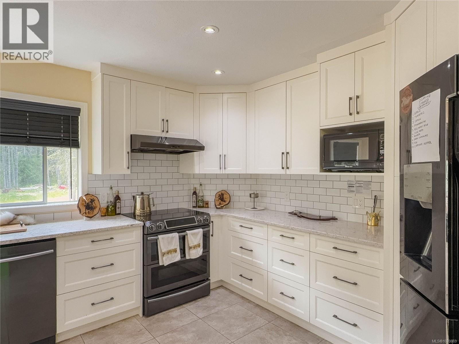 Property at 2075 Parkway Pl image 2