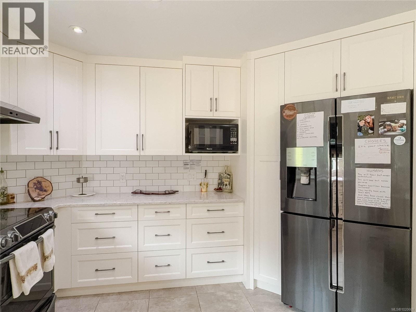 Property at 2075 Parkway Pl image 4