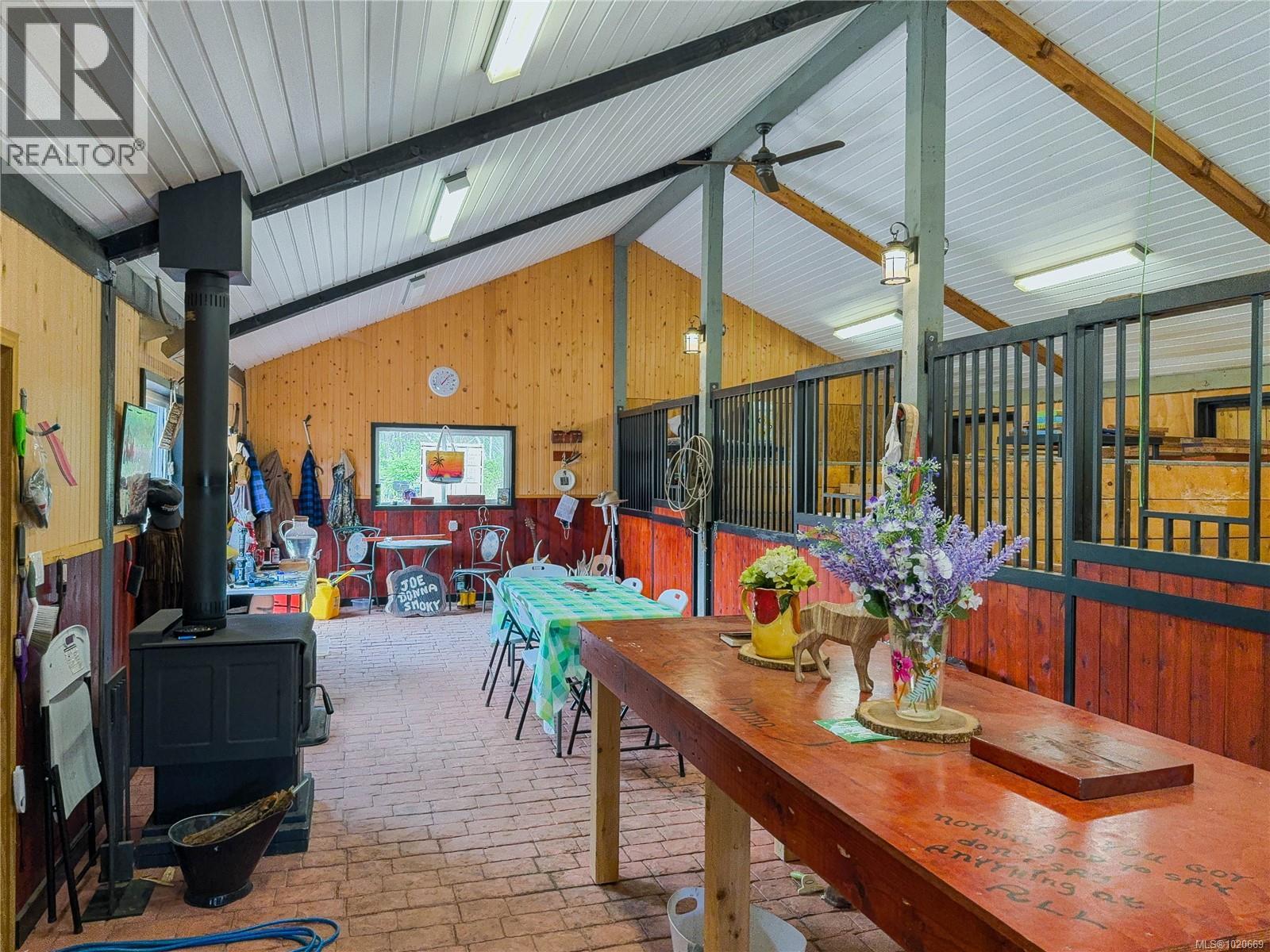 2075 Parkway Pl, Errington, British Columbia V0R 1V0 - Photo 27 - 1020669