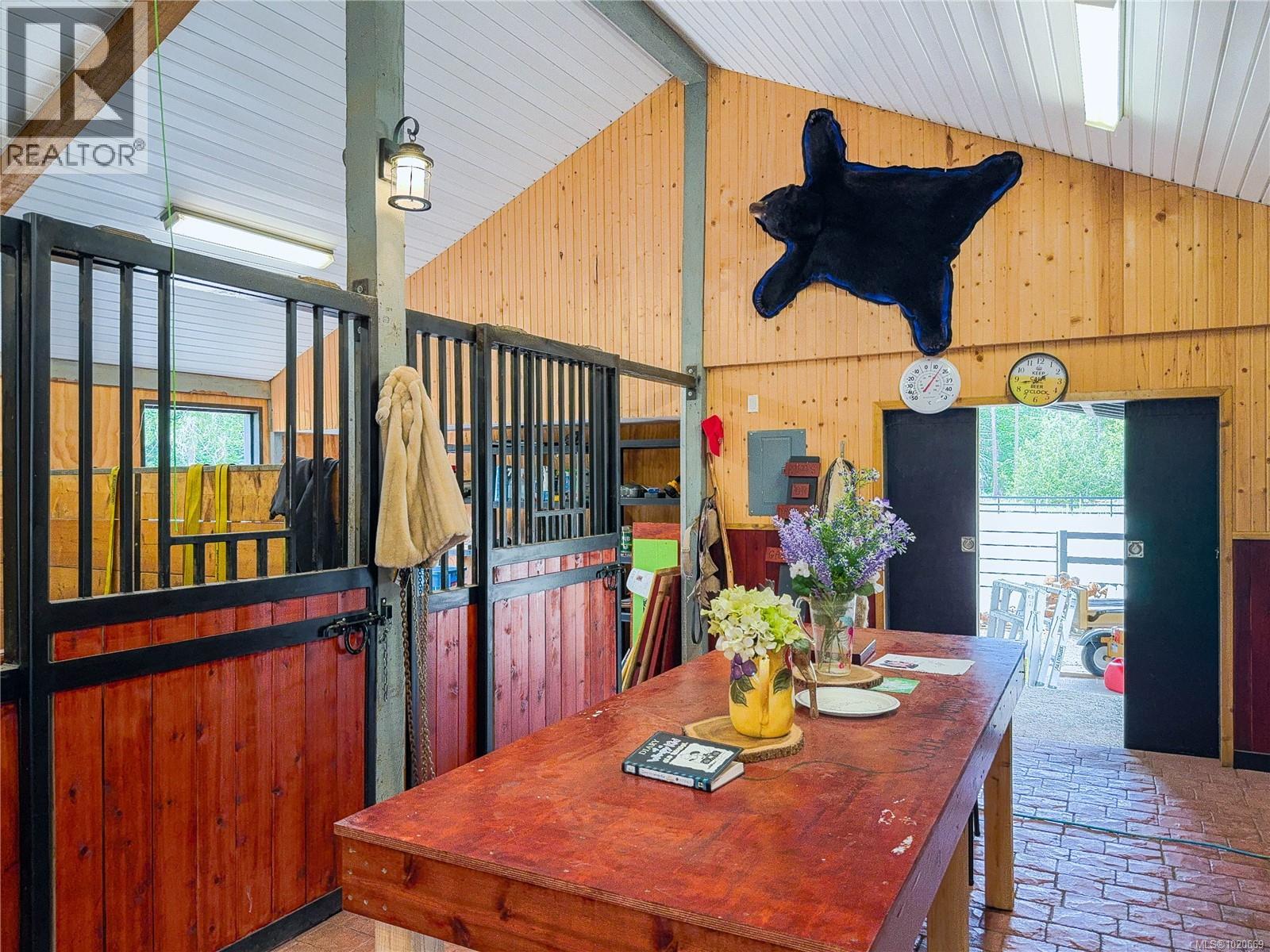 2075 Parkway Pl, Errington, British Columbia V0R 1V0 - Photo 26 - 1020669