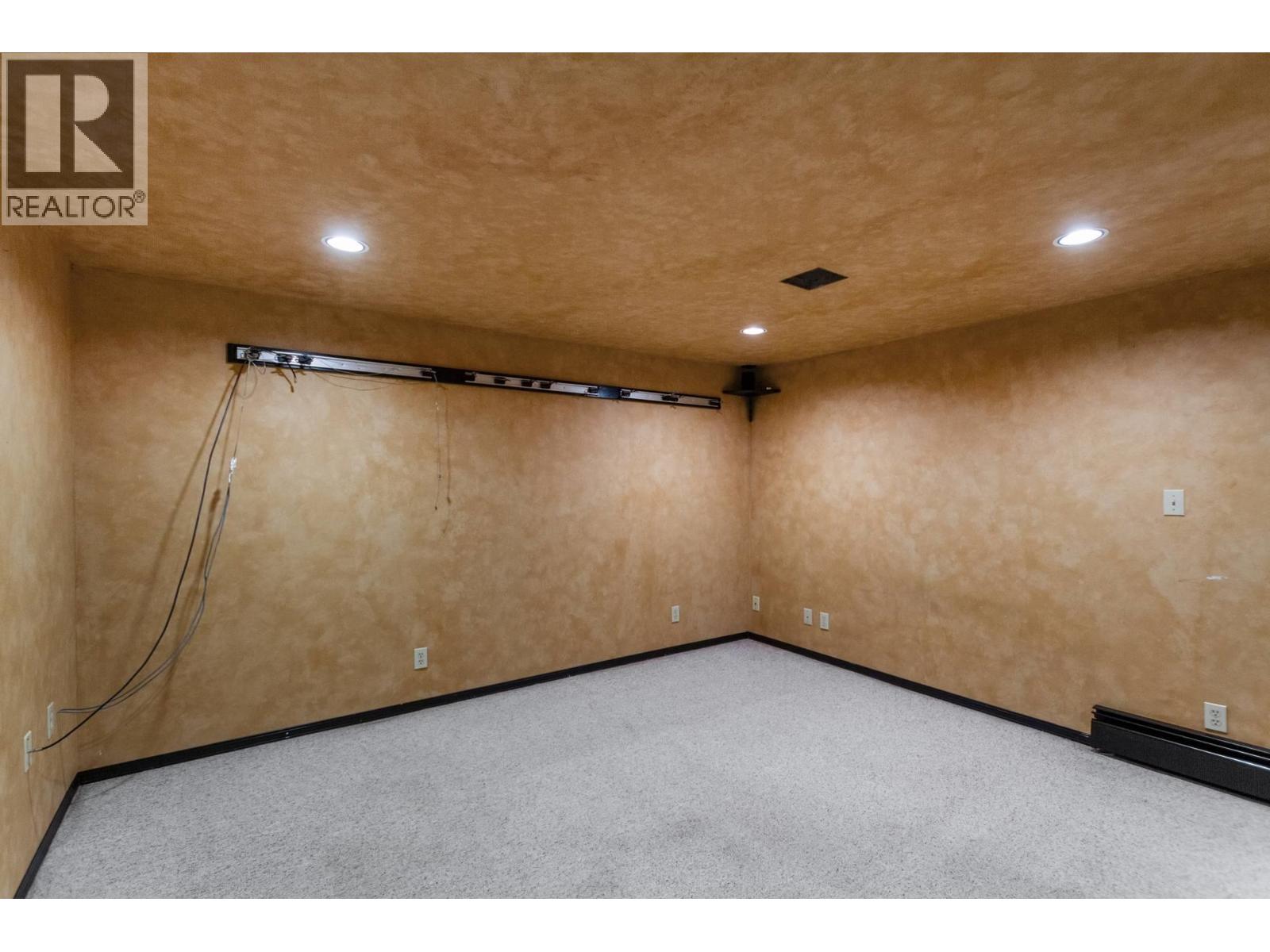 6785 Lochdale Street, Burnaby, British Columbia  V5B 2M9 - Photo 13 - R3068034