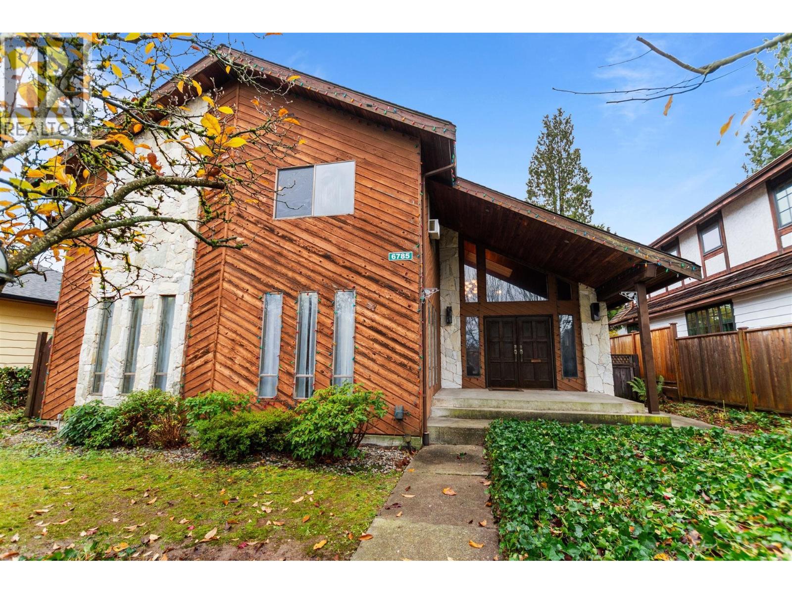 6785 Lochdale Street, Burnaby, British Columbia  V5B 2M9 - Photo 2 - R3068034