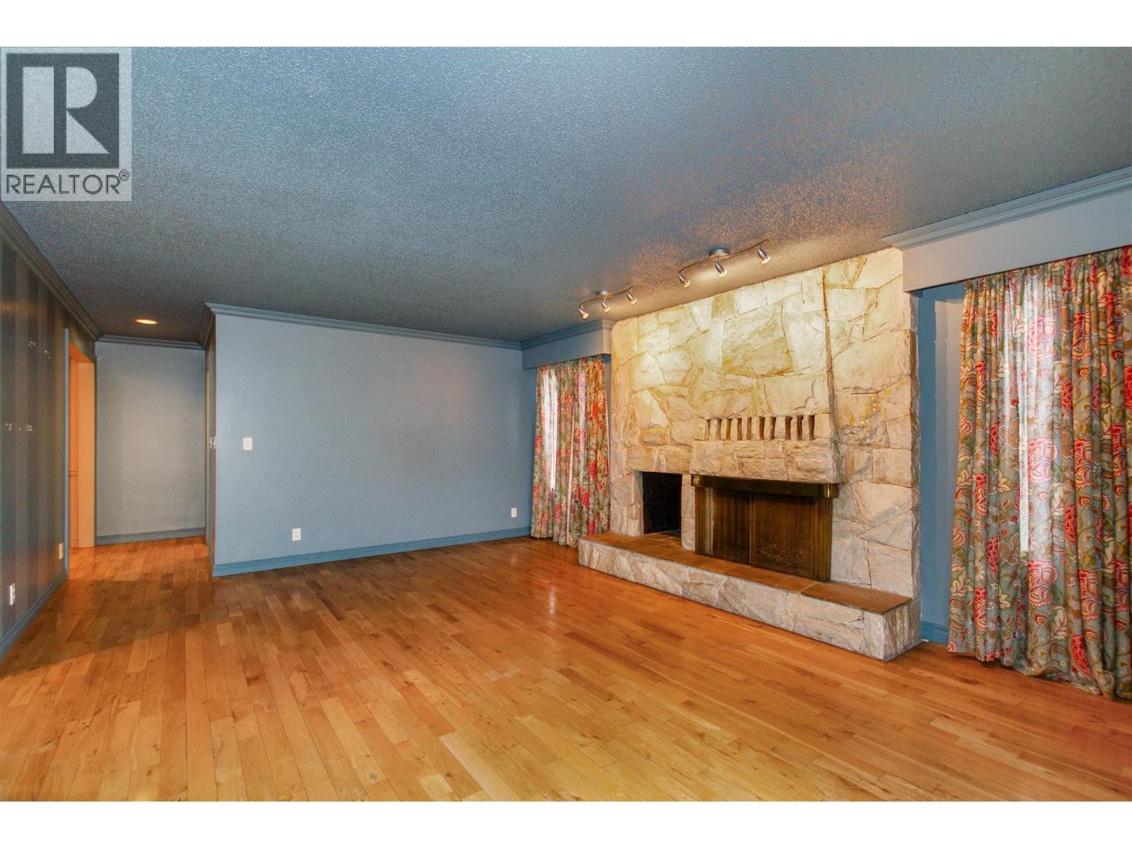 6785 Lochdale Street, Burnaby, British Columbia  V5B 2M9 - Photo 8 - R3068034