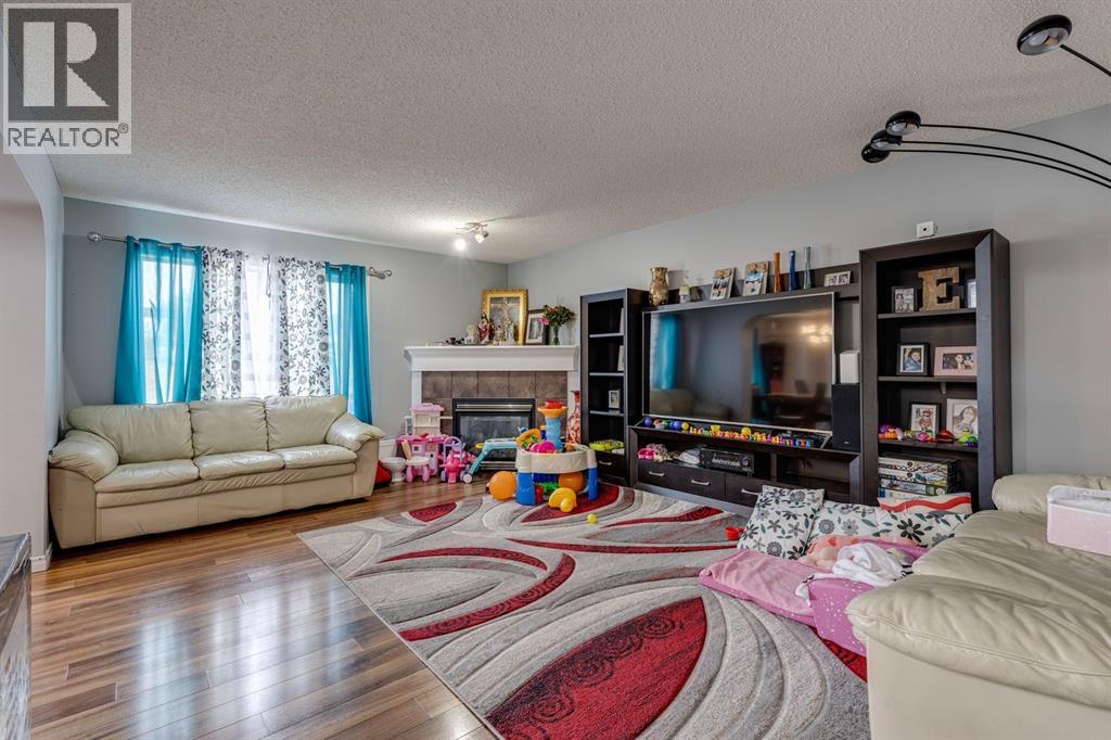 47 Westmount Road, Okotoks, Alberta  T1S 2J3 - Photo 5 - A2266980