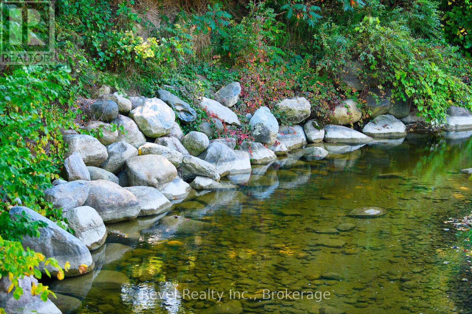 6905 Regent Street, Clearview, Ontario  L9Y 3Z1 - Photo 2 - S12444190