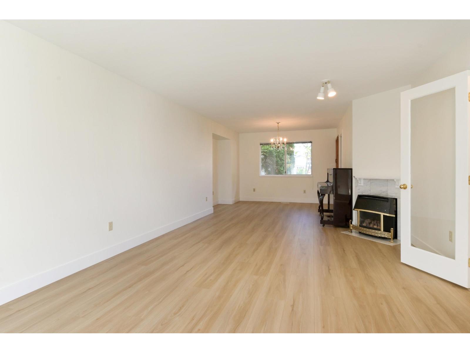 9469 154 Street, Surrey, British Columbia  V3R 9E2 - Photo 4 - R3067884