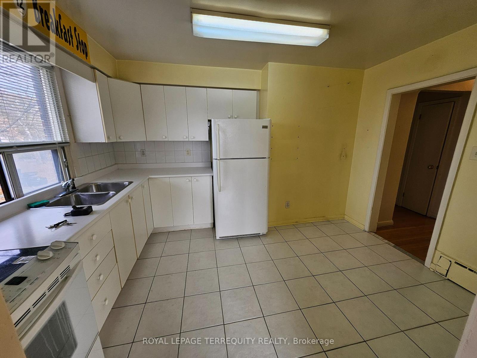 5 - 401 Winnett Avenue, Toronto, Ontario  M6C 3M2 - Photo 3 - C12553018