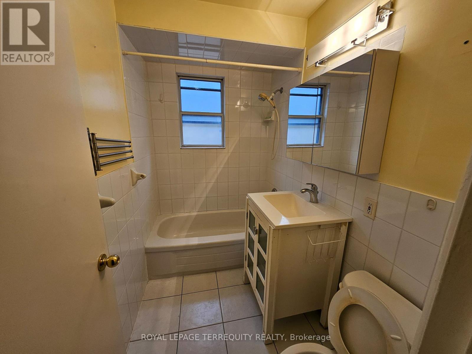 5 - 401 Winnett Avenue, Toronto, Ontario  M6C 3M2 - Photo 8 - C12553018