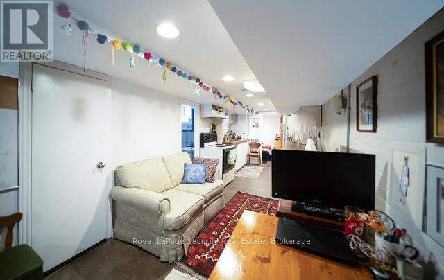 410 Manning Avenue, Toronto, Ontario  M6G 2V7 - Photo 14 - C12553026