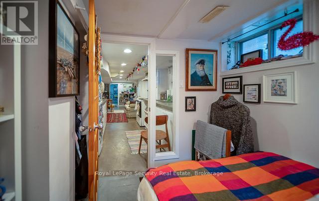 410 Manning Avenue, Toronto, Ontario  M6G 2V7 - Photo 18 - C12553026