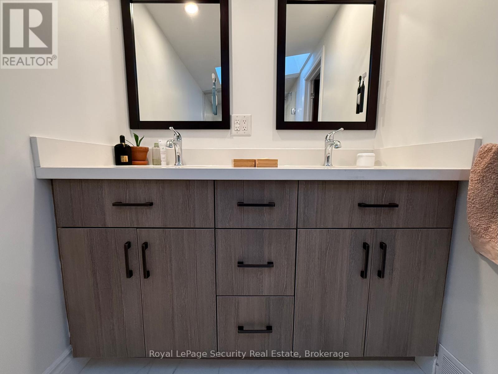 410 Manning Avenue, Toronto, Ontario  M6G 2V7 - Photo 23 - C12553026