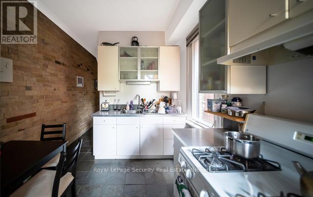 410 Manning Avenue, Toronto, Ontario  M6G 2V7 - Photo 6 - C12553026