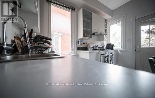 410 Manning Avenue, Toronto, Ontario  M6G 2V7 - Photo 8 - C12553026