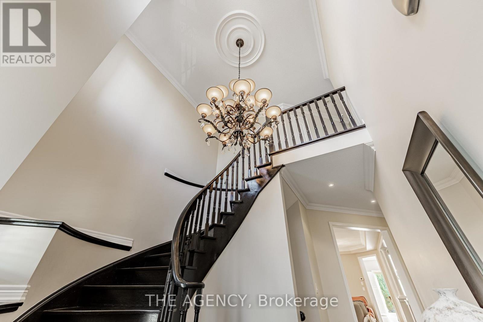 33 Ascalon Drive, Vaughan, Ontario  L6A 0M5 - Photo 11 - N12552996