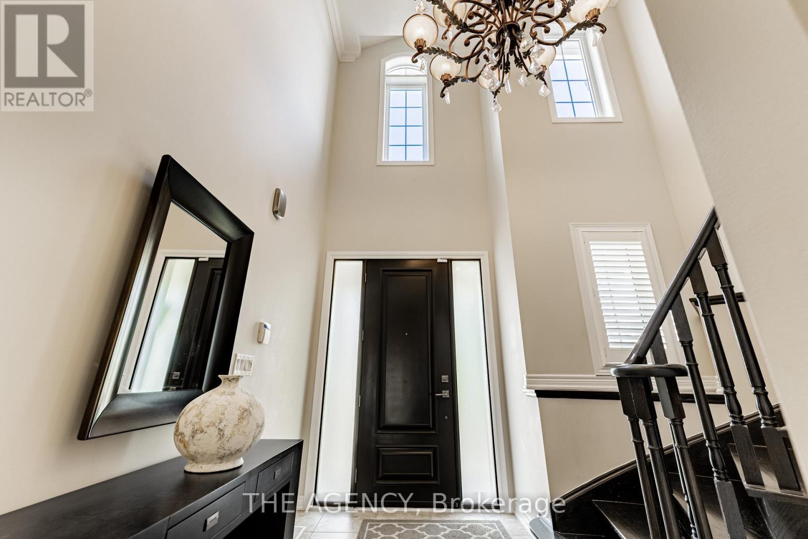 33 Ascalon Drive, Vaughan, Ontario  L6A 0M5 - Photo 2 - N12552996