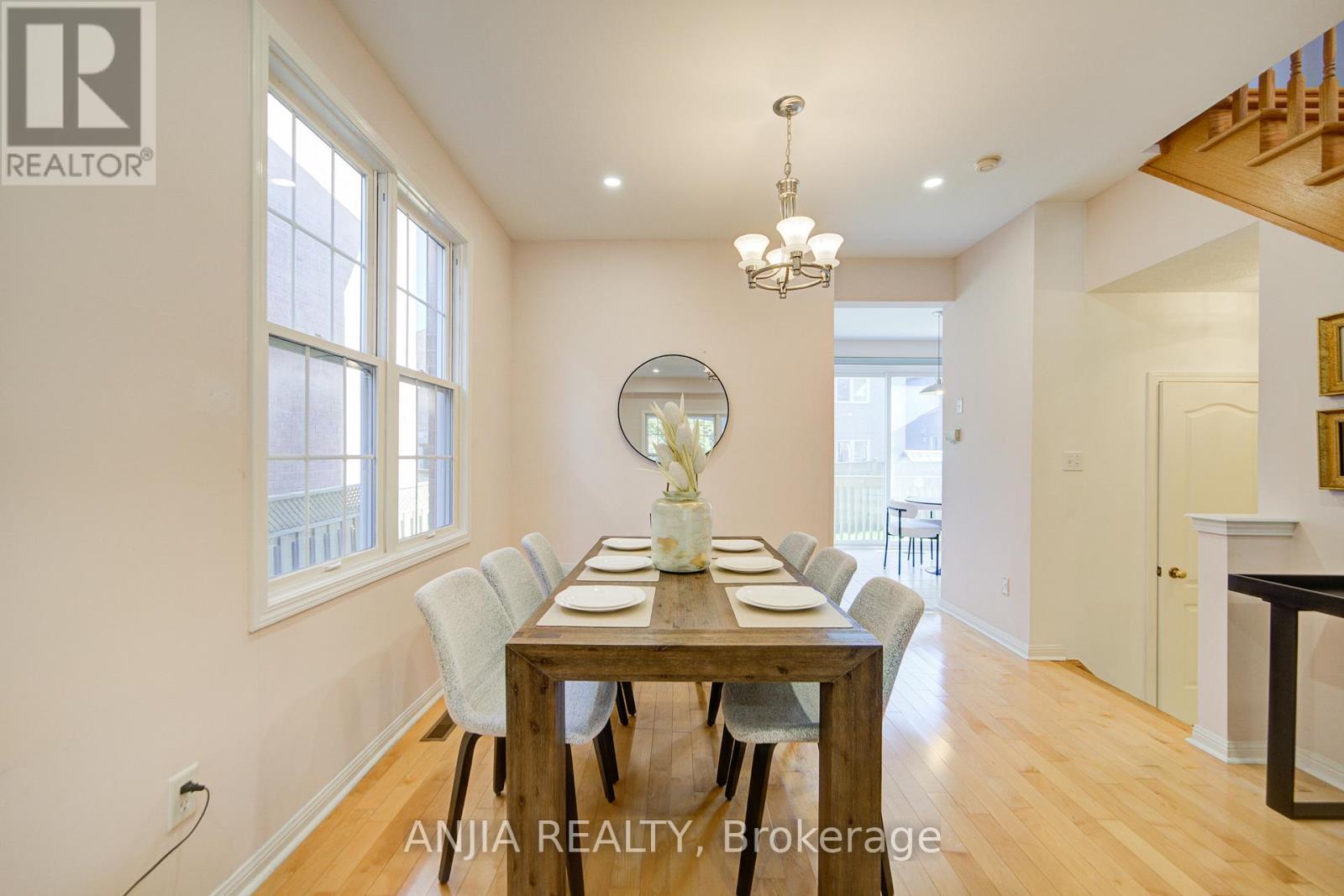 131 Winston Castle Drive, Markham, Ontario  L6C 2G7 - Photo 13 - N12553016