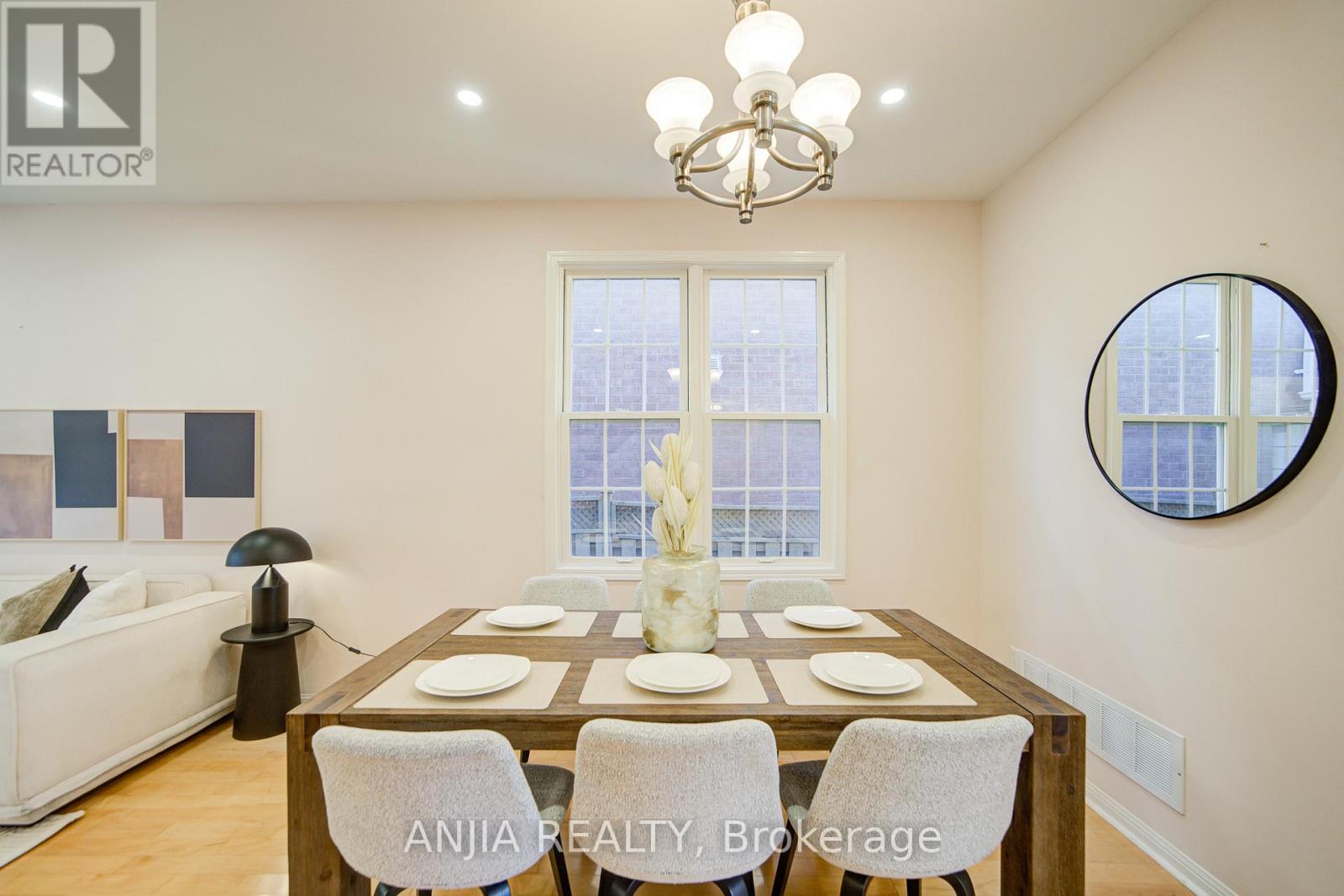 131 Winston Castle Drive, Markham, Ontario  L6C 2G7 - Photo 15 - N12553016