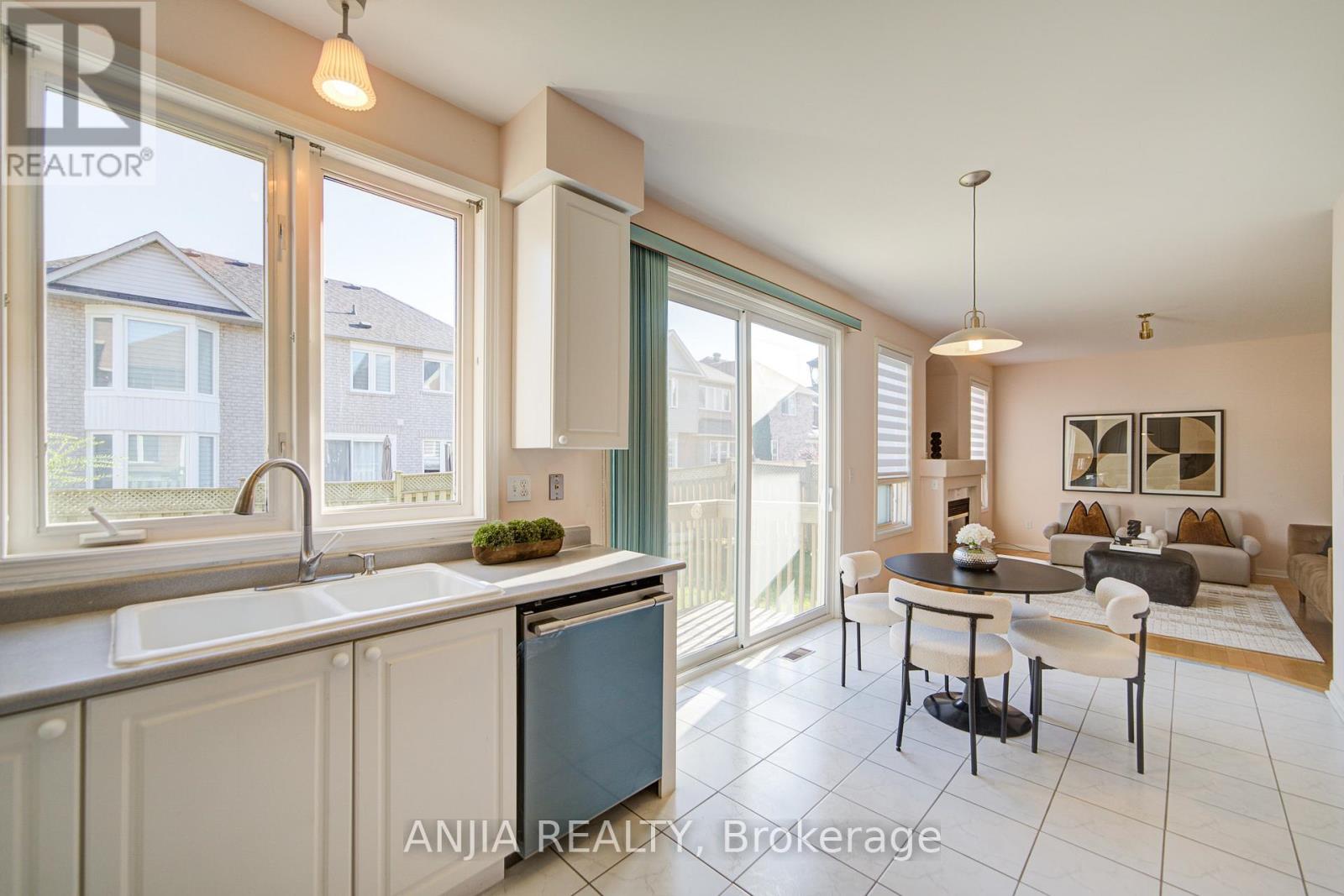 131 Winston Castle Drive, Markham, Ontario  L6C 2G7 - Photo 19 - N12553016