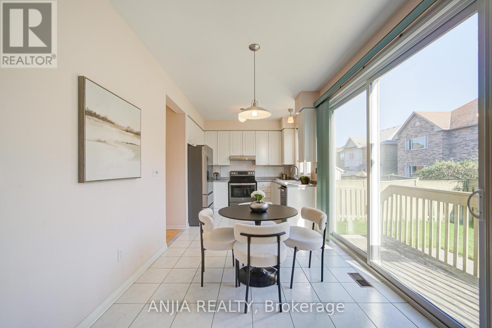 131 Winston Castle Drive, Markham, Ontario  L6C 2G7 - Photo 22 - N12553016