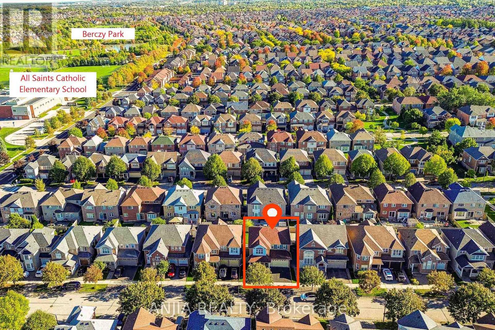 131 Winston Castle Drive, Markham, Ontario  L6C 2G7 - Photo 4 - N12553016