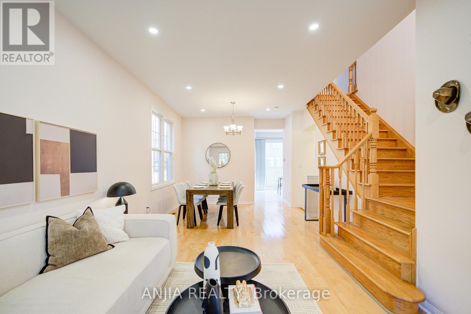 131 Winston Castle Drive, Markham, Ontario  L6C 2G7 - Photo 9 - N12553016