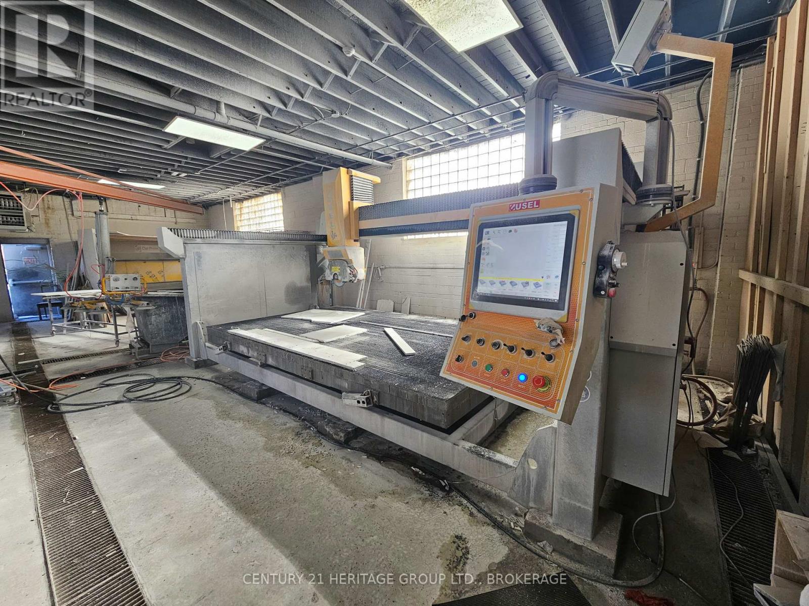 101 Rivalda Road, Toronto, Ontario M9M 2M6 - Photo 10 - W12553072