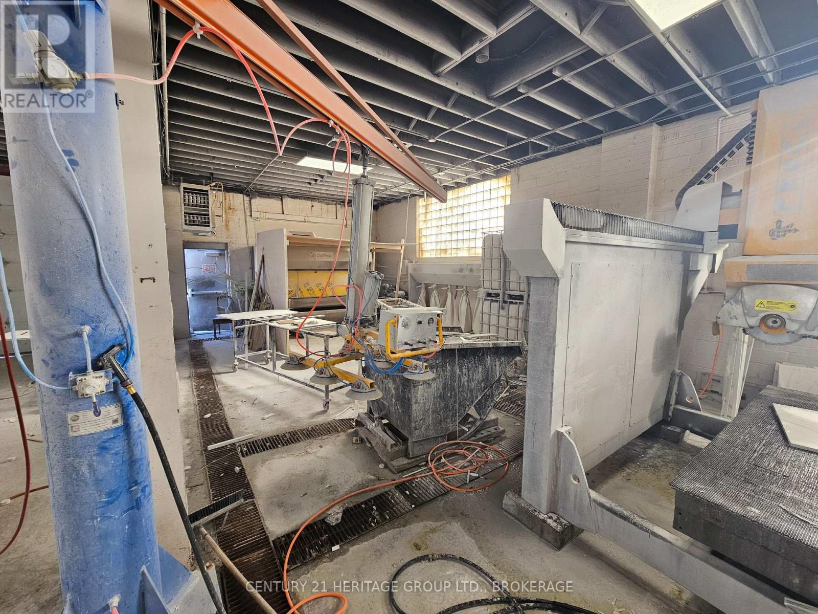 101 Rivalda Road, Toronto, Ontario M9M 2M6 - Photo 11 - W12553072