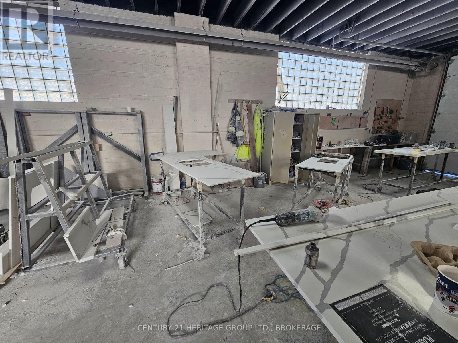 101 Rivalda Road, Toronto, Ontario M9M 2M6 - Photo 12 - W12553072