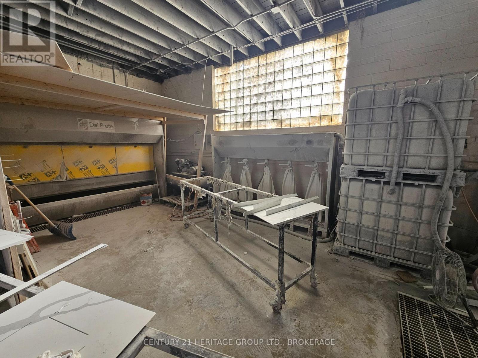 101 Rivalda Road, Toronto, Ontario M9M 2M6 - Photo 13 - W12553072