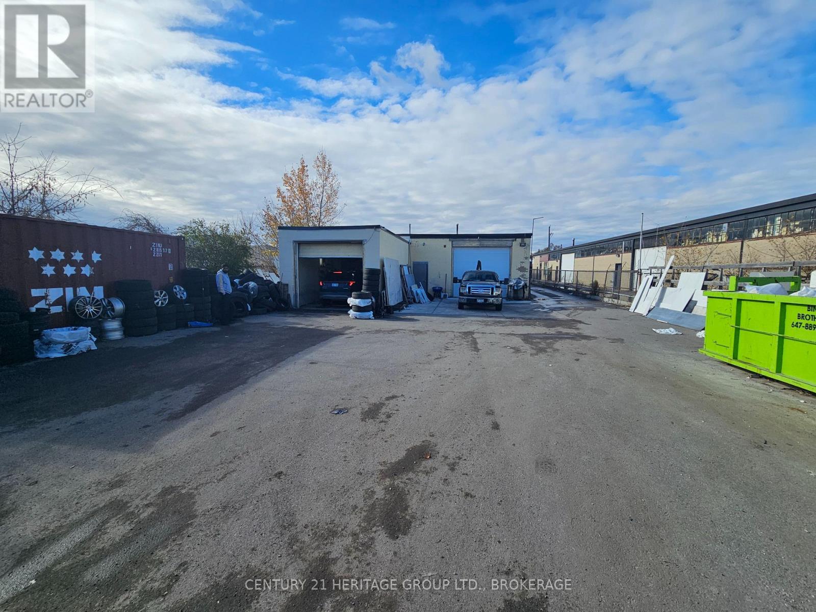 101 Rivalda Road, Toronto, Ontario M9M 2M6 - Photo 15 - W12553072