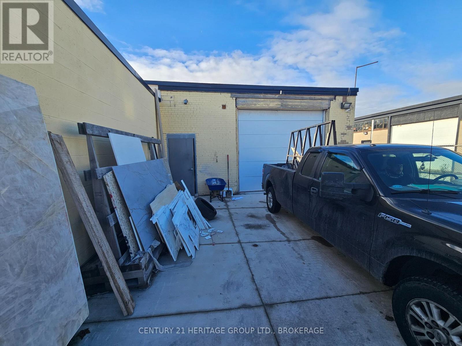 101 Rivalda Road, Toronto, Ontario M9M 2M6 - Photo 16 - W12553072