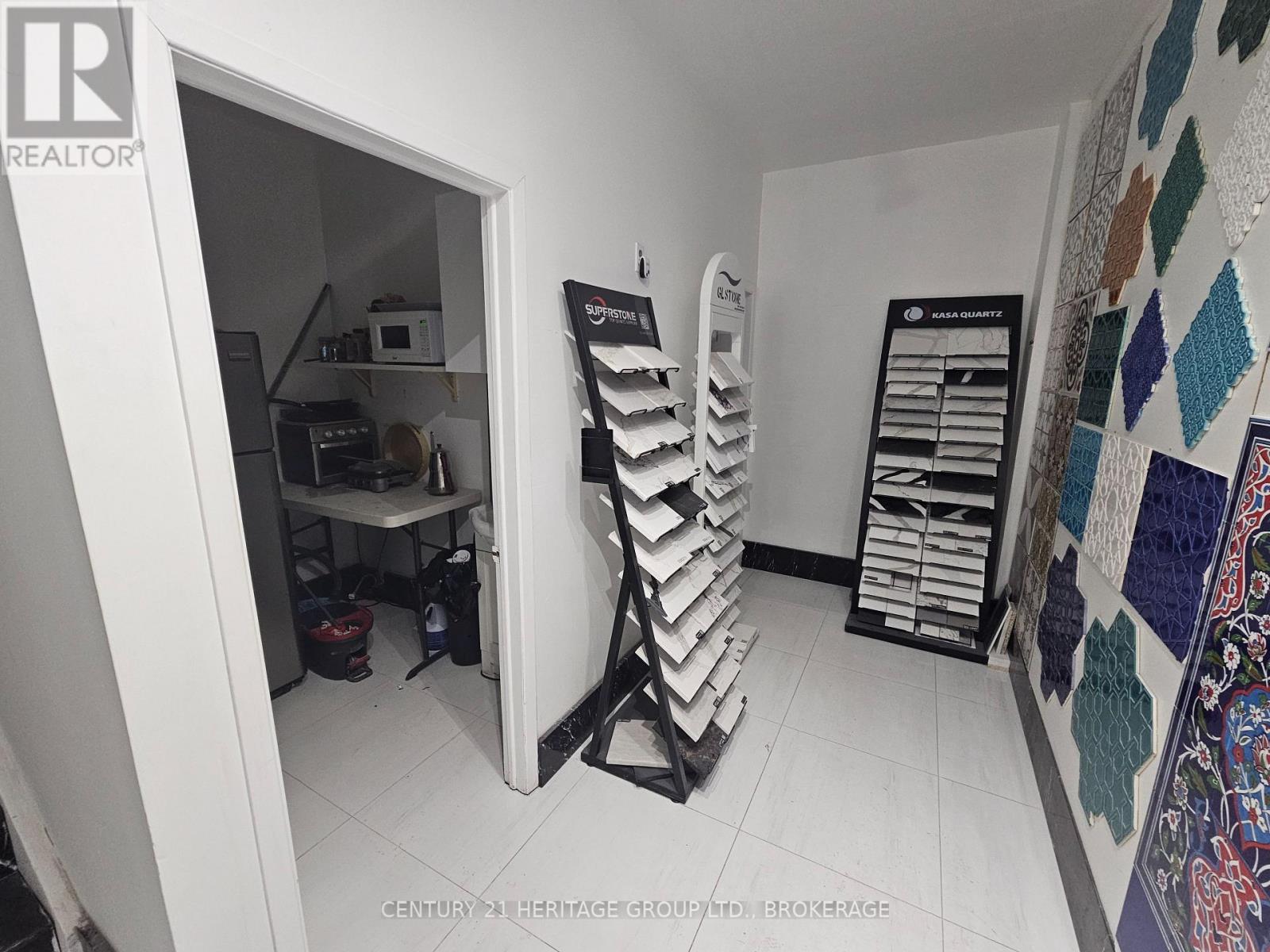 101 Rivalda Road, Toronto, Ontario M9M 2M6 - Photo 2 - W12553072