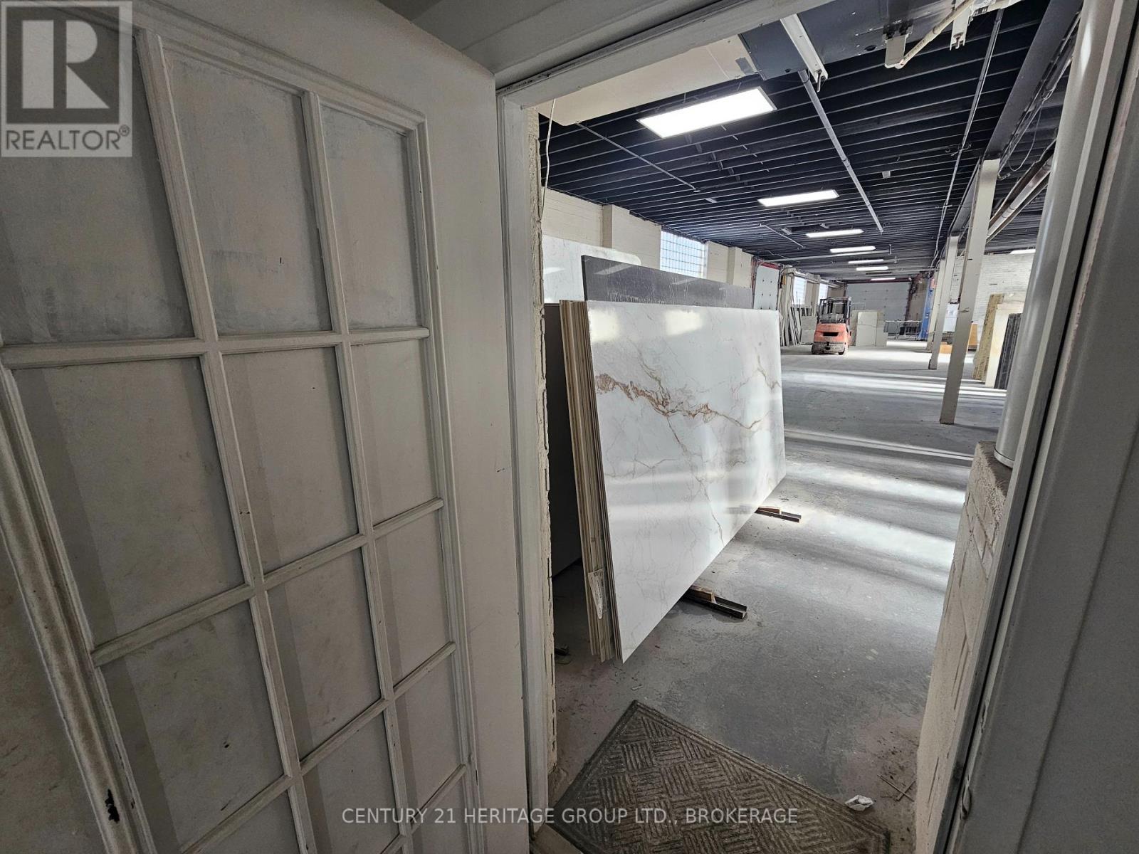 101 Rivalda Road, Toronto, Ontario M9M 2M6 - Photo 5 - W12553072