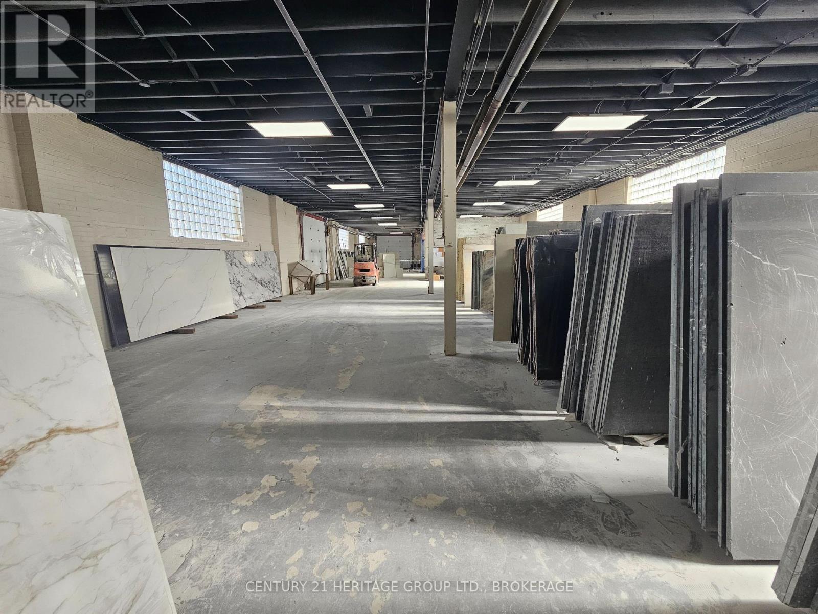 101 Rivalda Road, Toronto, Ontario M9M 2M6 - Photo 6 - W12553072