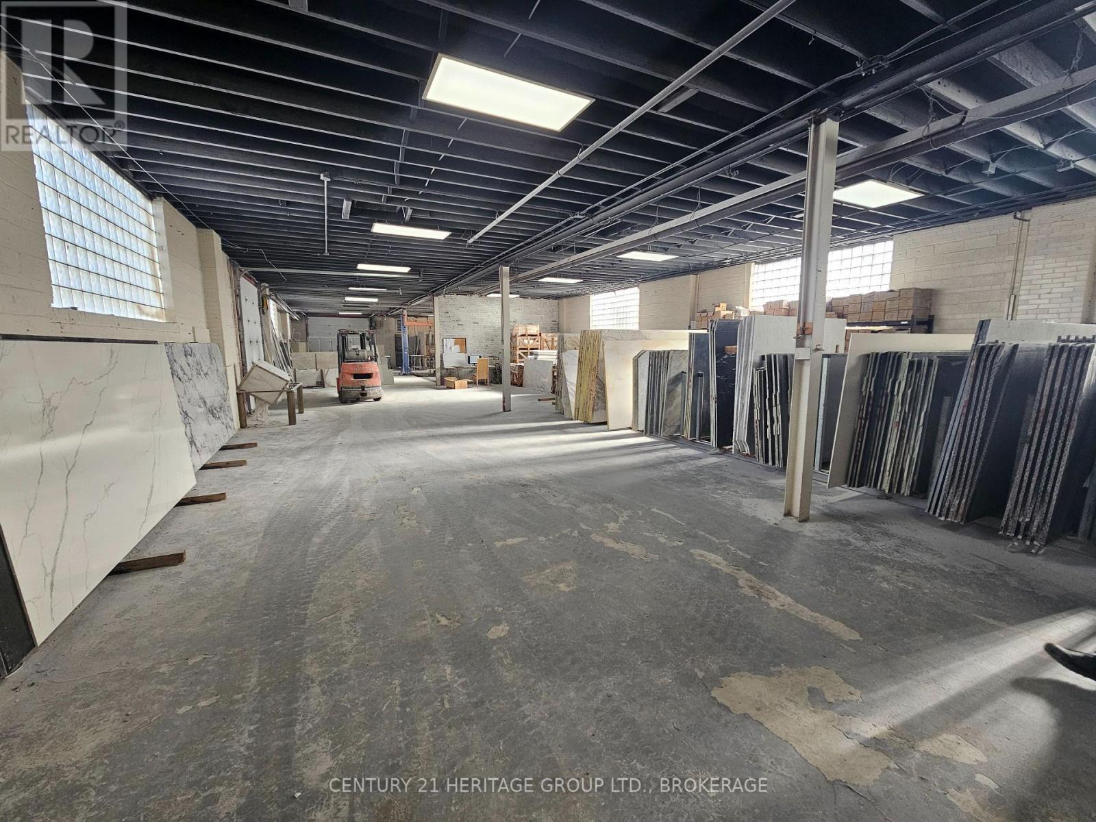 101 Rivalda Road, Toronto, Ontario M9M 2M6 - Photo 7 - W12553072