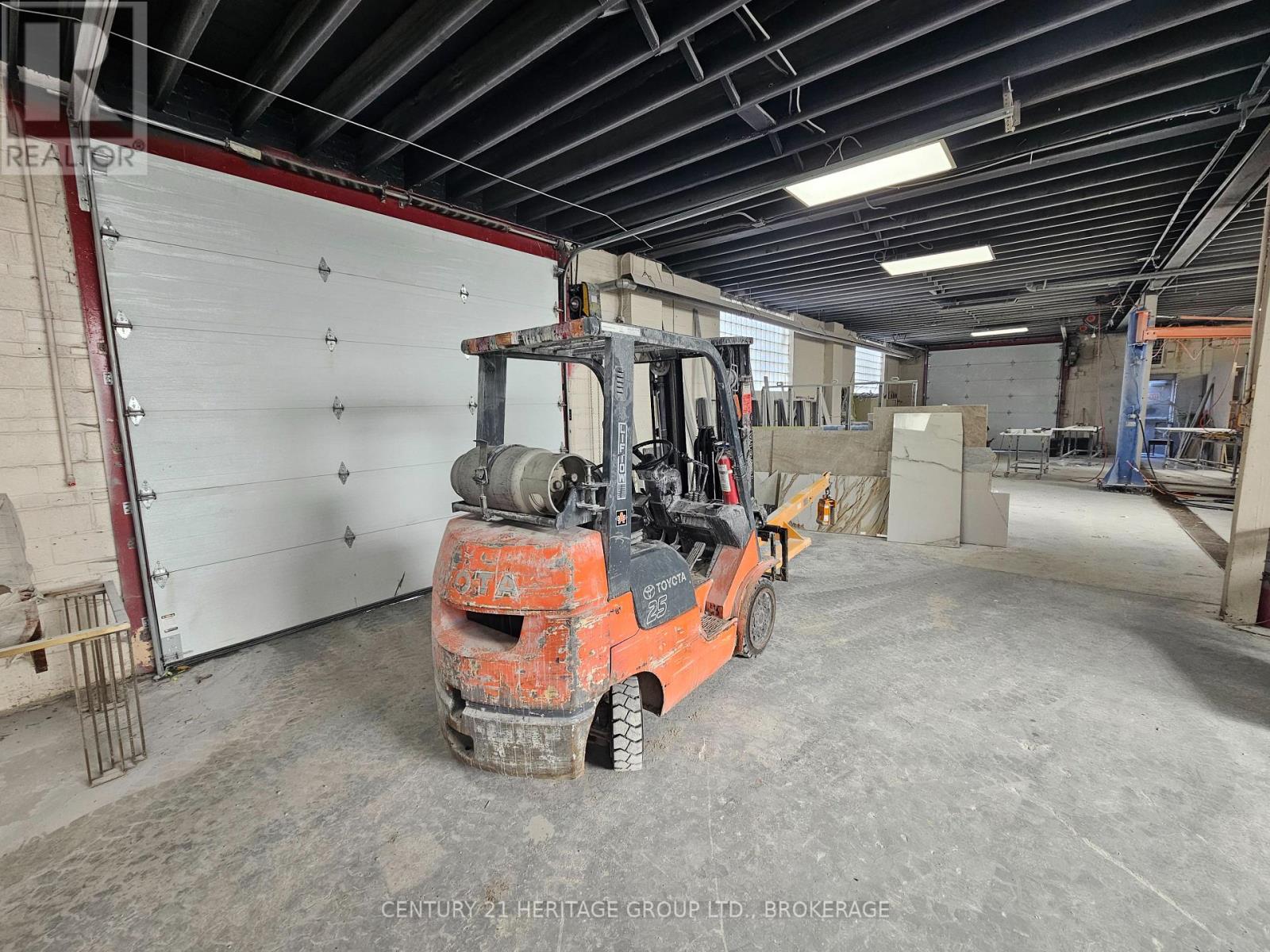 101 Rivalda Road, Toronto, Ontario M9M 2M6 - Photo 8 - W12553072