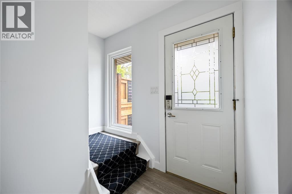 110 Fairview Place, Sarnia, Ontario  N7S 4E1 - Photo 4 - 25024707