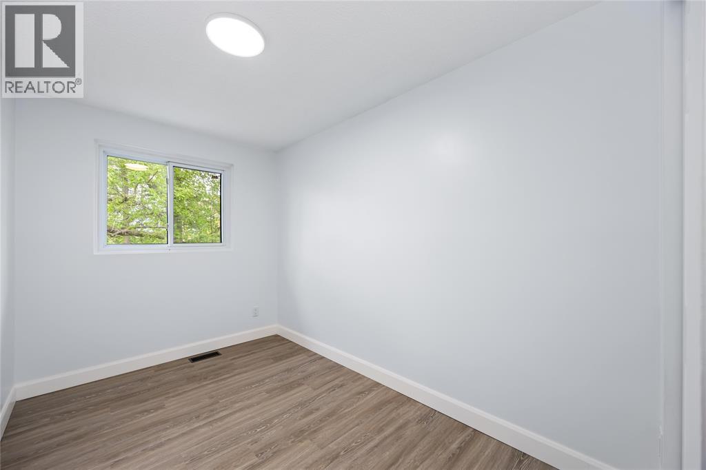 110 Fairview Place, Sarnia, Ontario  N7S 4E1 - Photo 12 - 25024707