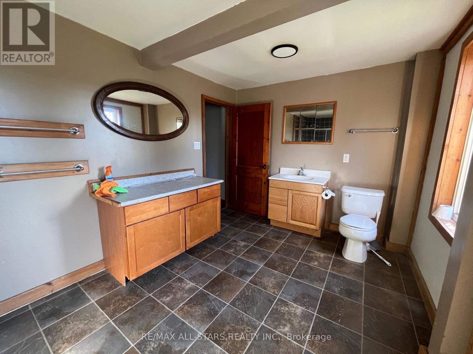 211 Burnt River Road, Kawartha Lakes, Ontario K0M 1C0 - Photo 10 - X12553102