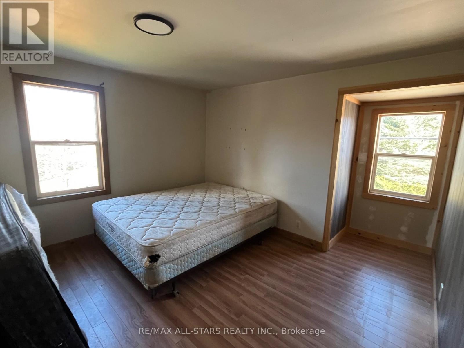 211 Burnt River Road, Kawartha Lakes, Ontario K0M 1C0 - Photo 11 - X12553102